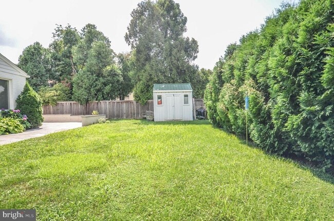 Building Photo - 3313 W Coquelin Terrace