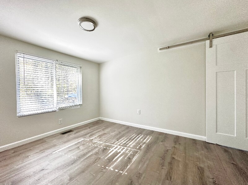 Building Photo - 604 Homeland Ave