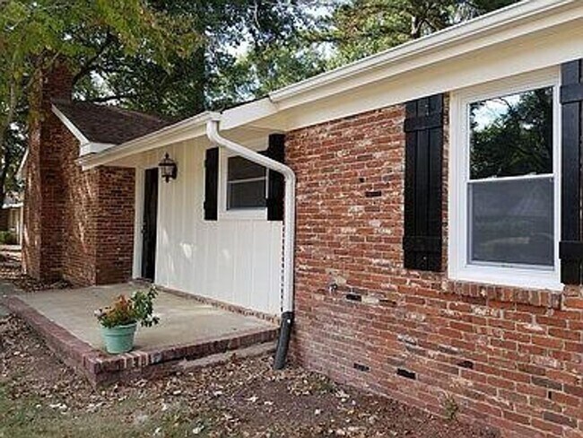 Building Photo - 4 bedroom 3 bath NE Columbus/ Ft. Moore