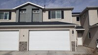 Building Photo - 3 bed -2.5 bath - Newer townhome in the he...