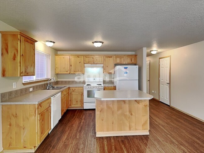 Building Photo - 467 Whitney Dr