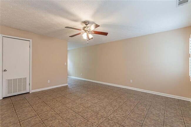 Building Photo - 2/1 Cottage home in Forsyth Co near Lake L...