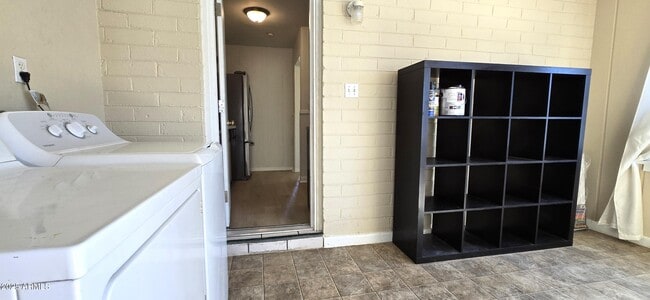 Building Photo - 154 N Hibbert