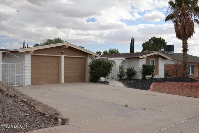 Building Photo - 6704 La Cadena Dr
