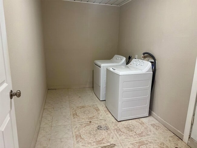 Building Photo - 6743 Crestmont St