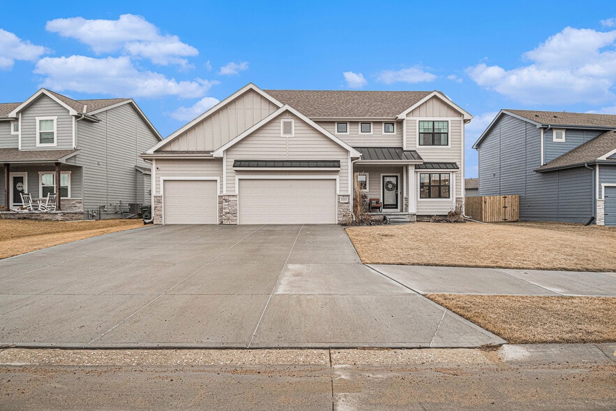 Building Photo - 5303 Helwig Ave
