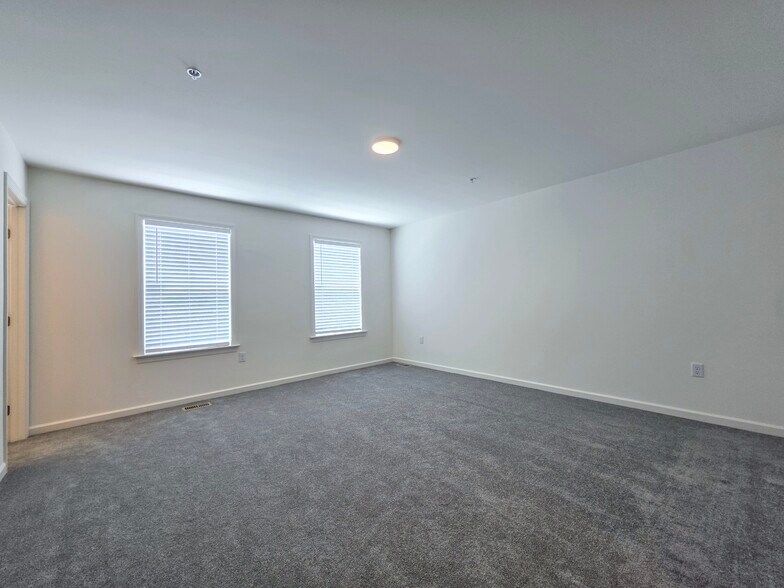 Building Photo - 2449 Spring Water Cir