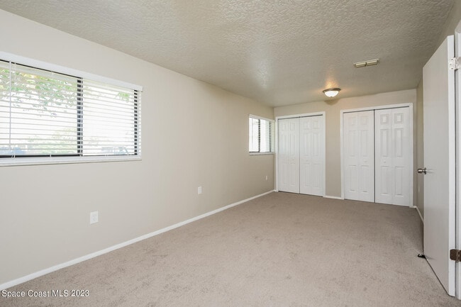 Building Photo - 1320 Arlington Cir