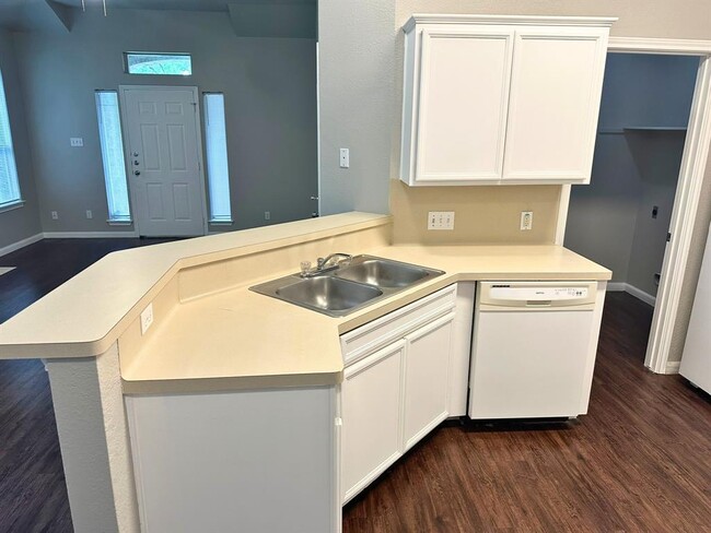 Building Photo - 1503 Cedar Park Dr