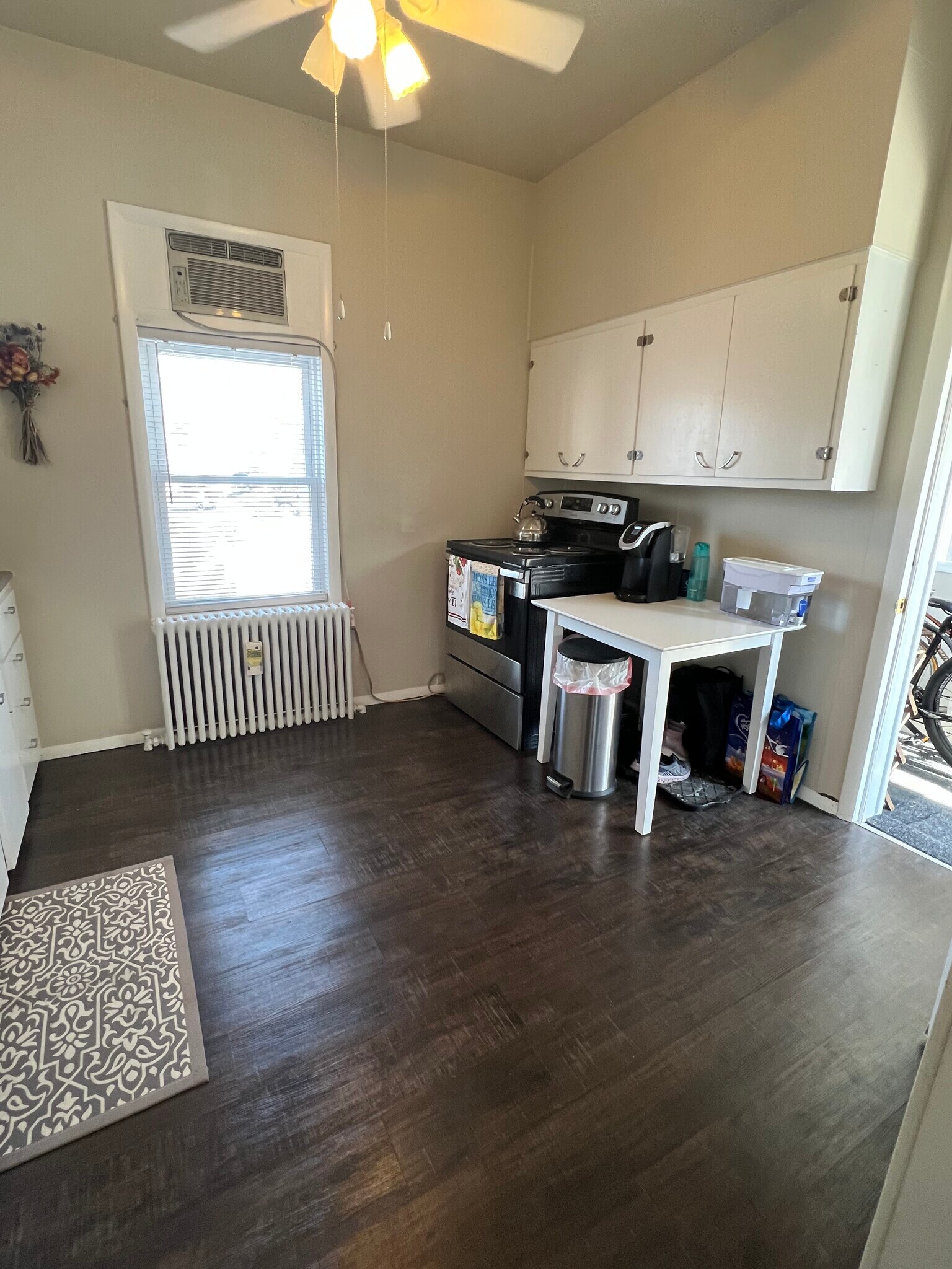 Building Photo - 24 N Chestnut St