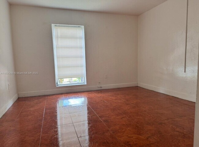Building Photo - 1230 W 54th St