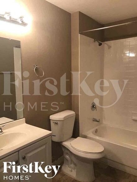 Building Photo - 455 Calhoun St