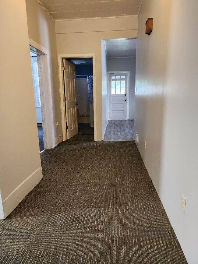 Building Photo - 115 E Somo Ave