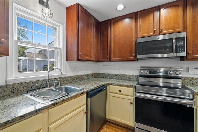 Building Photo - "Luxurious 3-Bed Retreat with Finished Bas...