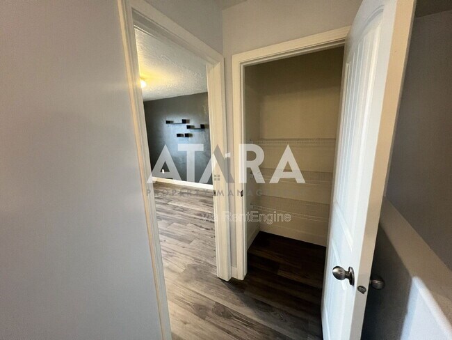 Building Photo - 258 Kestrel Dr