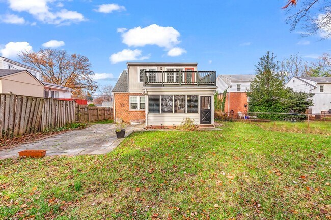 Building Photo - Charming 4-Bedroom Home in Silver Spring