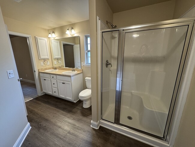 Building Photo - 2467 Bell Manor Dr SW