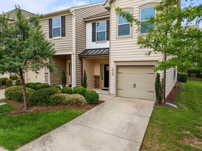Building Photo - Fantastic 3 Bedroom End-unit Townhome with...
