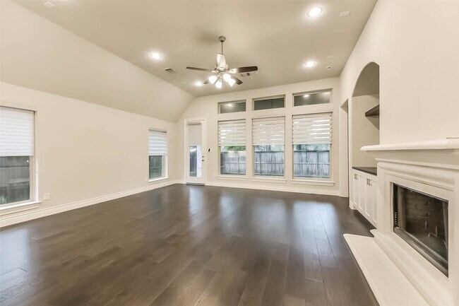 Building Photo - 21825 Enchanted Rock Dr N