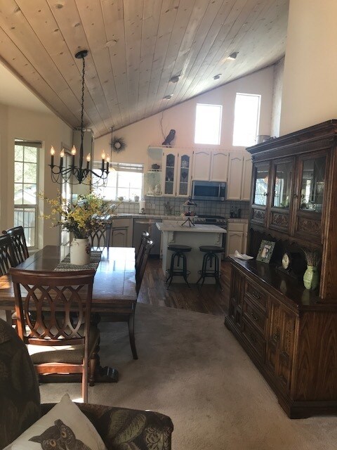 Building Photo - Beautiful Lake Wildwood Home with private back yard.