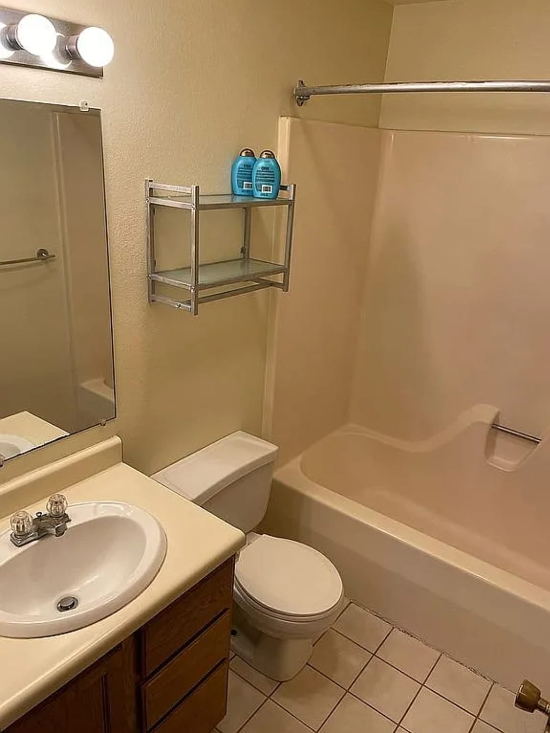 Building Photo - 541 Westwinds Dr