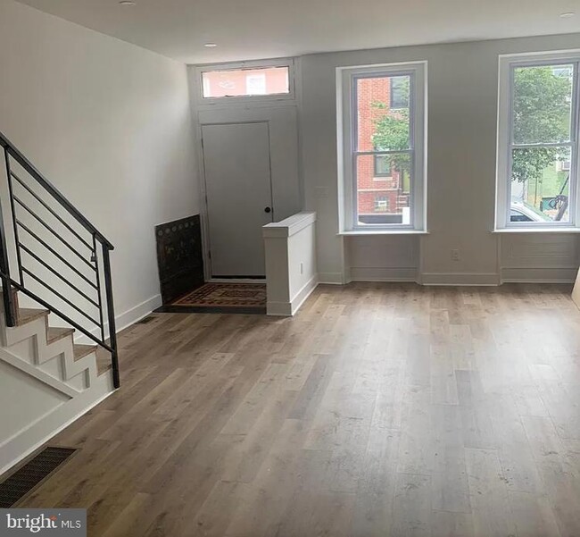 Building Photo - 2124 E Somerset St