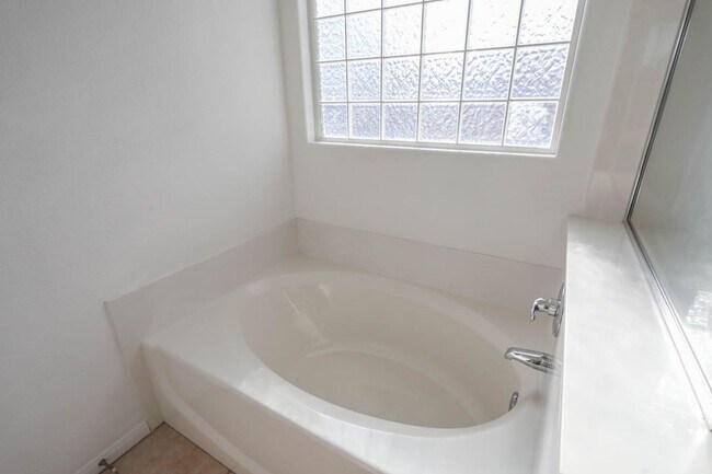 Building Photo - 3 Bedroom Summerlin South Beauty