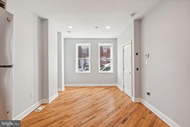 Building Photo - 1711 S 6th St