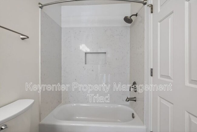 Building Photo - 138 Tannenbaum Cir