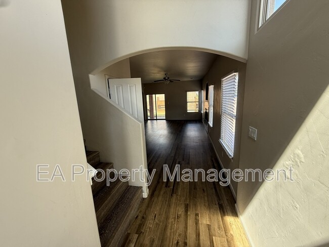 Building Photo - 927 Tieran Ct NE