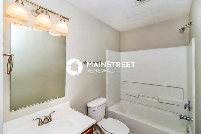 Building Photo - 4 Bedroom Pet-Friendly Home in Charlotte, NC with Main Street Renewal