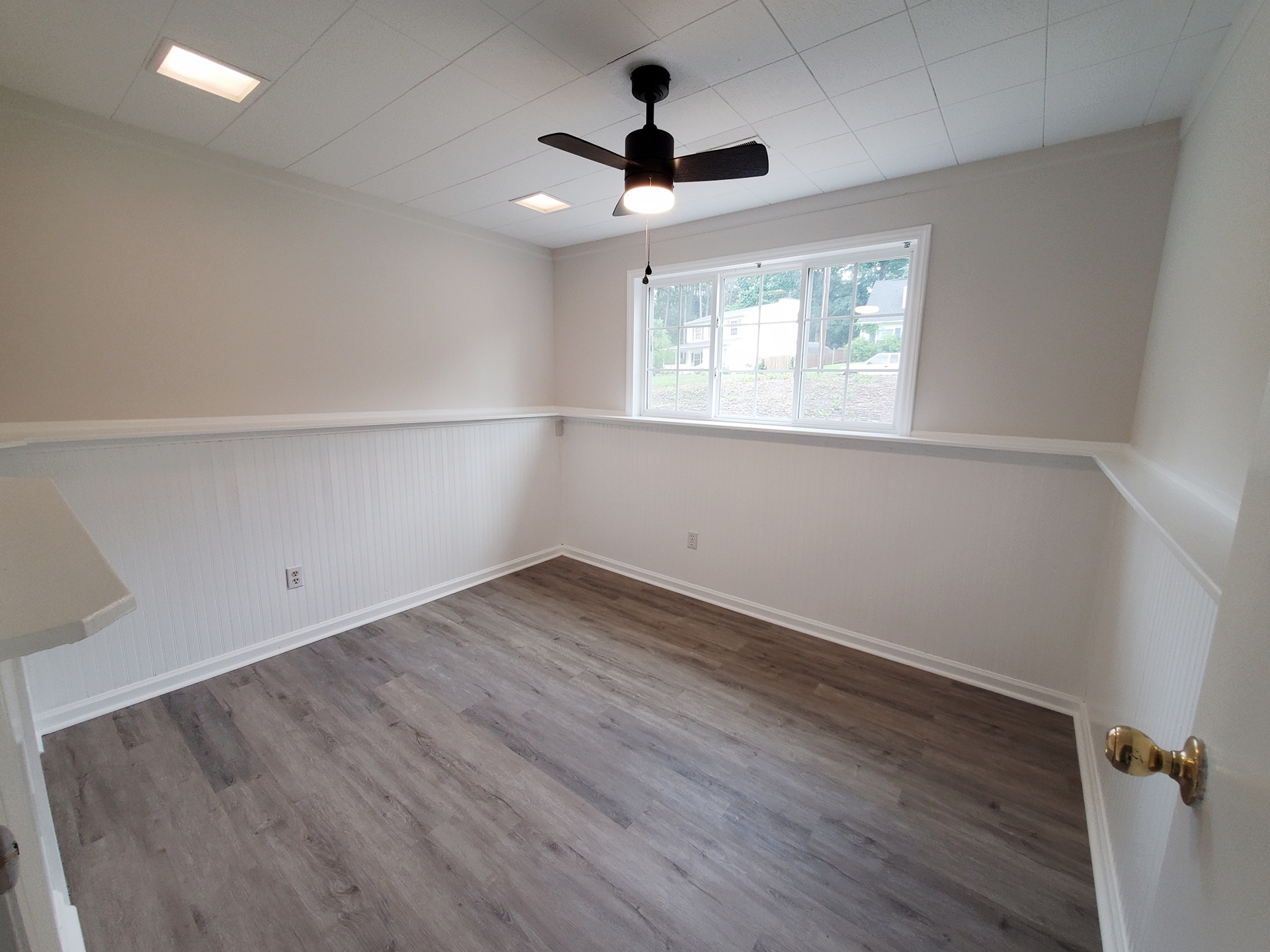 Building Photo - Room in Single Family Home on Henslowe Dr