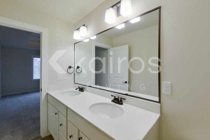 Building Photo - 6914 Bluebell Ct