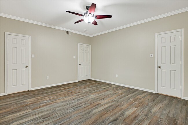 Building Photo - 1100 Augusta Dr