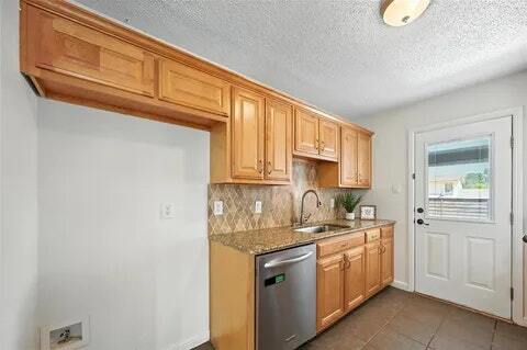 Building Photo - 2733 E Wentwood Dr