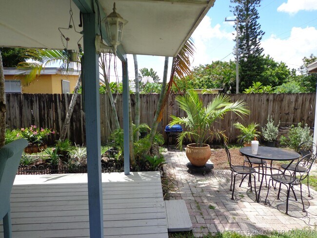 Building Photo - 11751 Oleander Dr