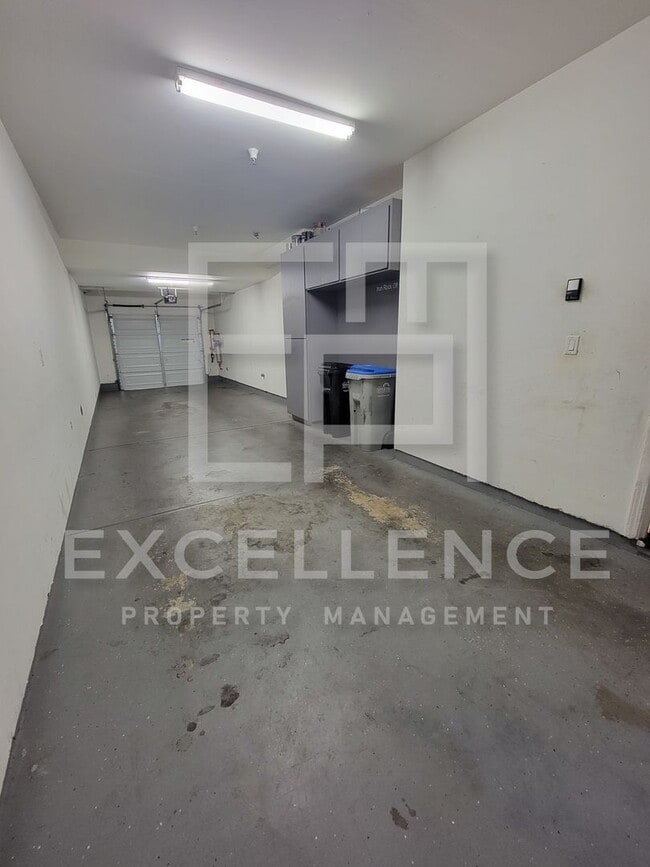 Building Photo - Updated 3 Story Townhouse with Garage, in Willow Glen!