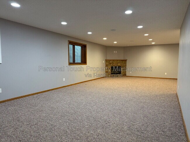 Building Photo - 3539 Woodbury Ct S