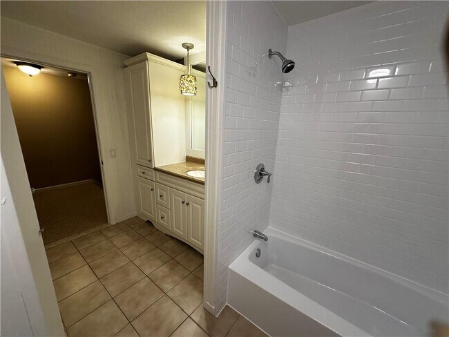 Building Photo - 205 Woodside Dr