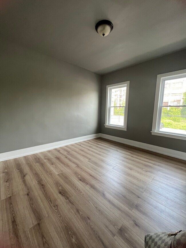 Building Photo - 41 Elk St