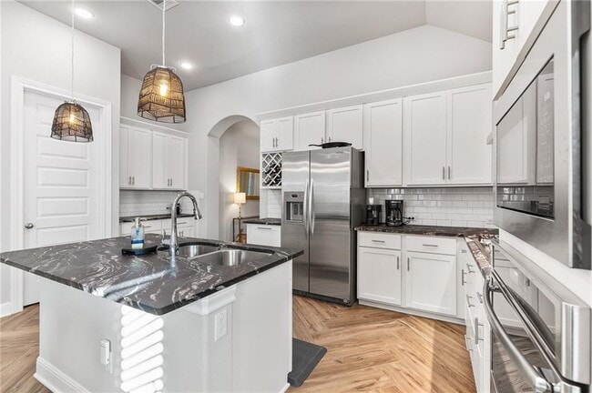 Building Photo - 2925 Mossy Springs Dr