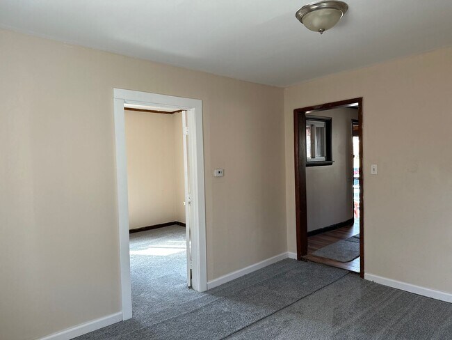 Building Photo - YUO WILL FALL IN LOVE WITH THIS COZY HOME !!!