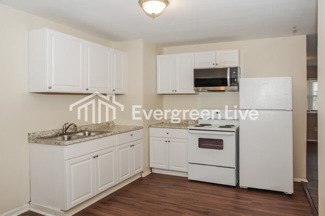 Building Photo - 1004 8th Ave SW