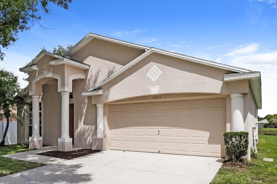 Building Photo - 30823 Birdhouse Dr