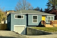 Building Photo - South Hill!