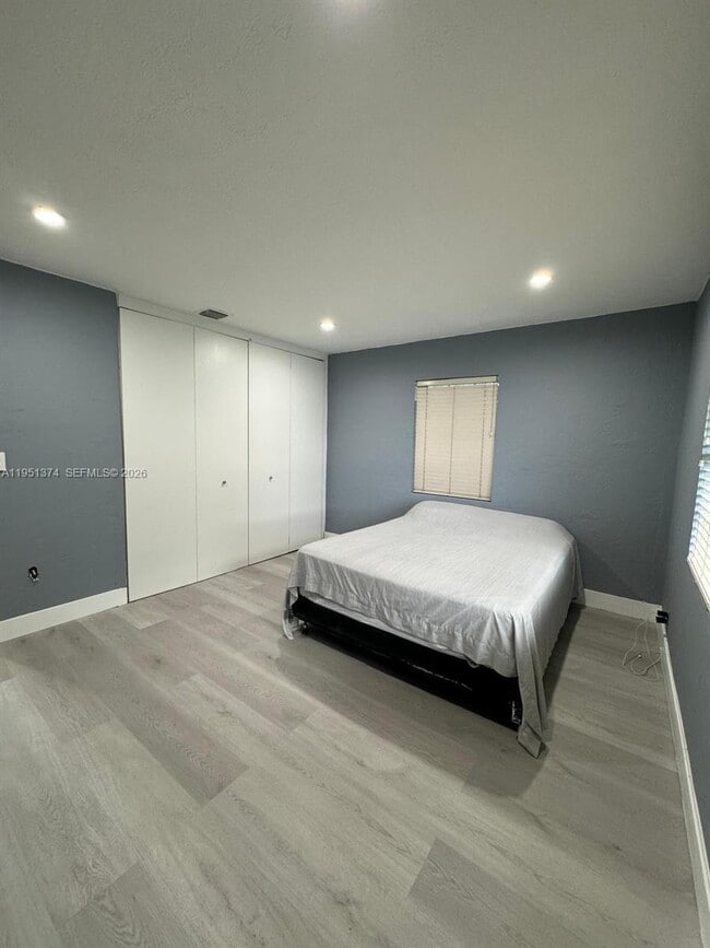 Building Photo - 635 N 28th Ave