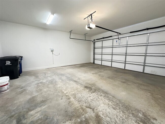 Building Photo - 3908 Rochelle Dr