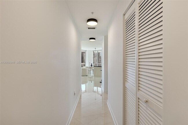 Building Photo - 1111 SW 1st Ave