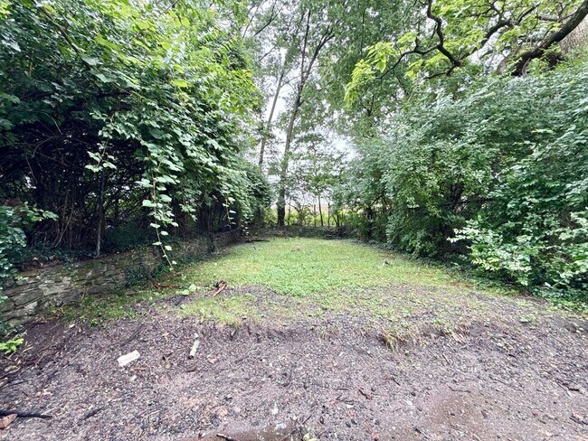 Building Photo - 1030 Considine Ave