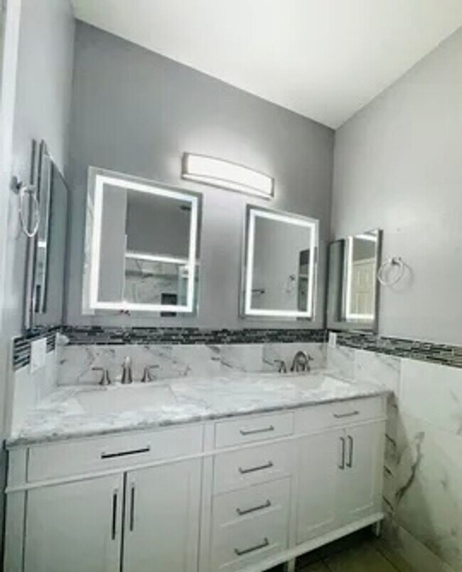 Building Photo - 3 Bed 2 Bath Available Now!! Contact Property Pros Property Management for more details
